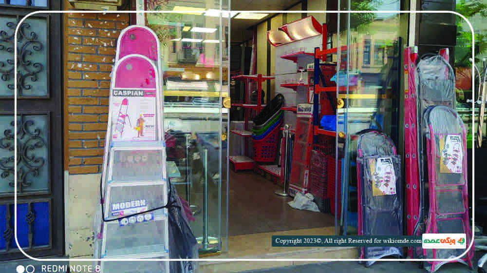 بخشی از تنوع قفسه های‌ عمده فروشگاه میلان فلز